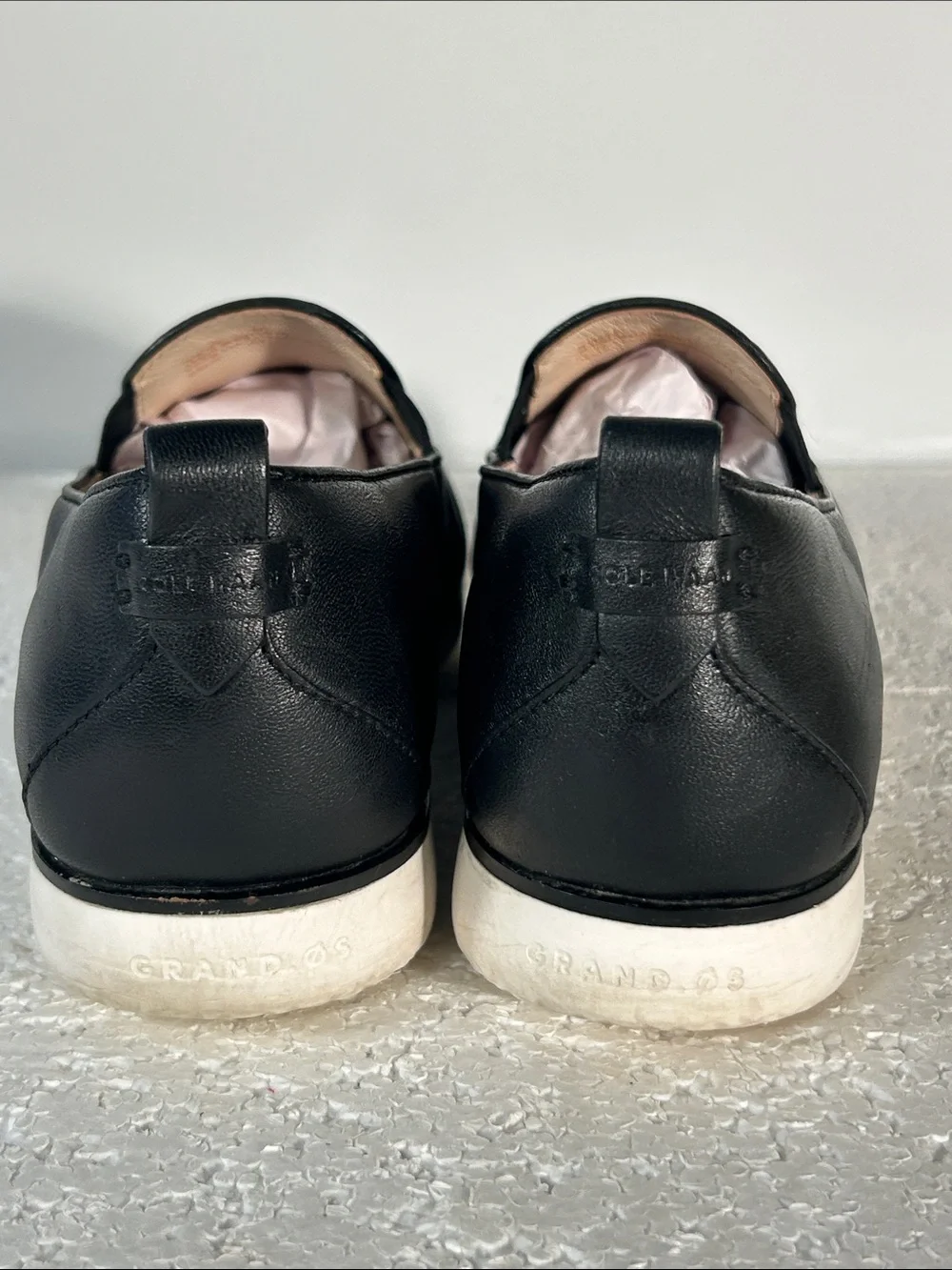 Cole Haan SZ 9 Black Leather Slip On Preppy Old $ Minimalist Comfort Timeless
